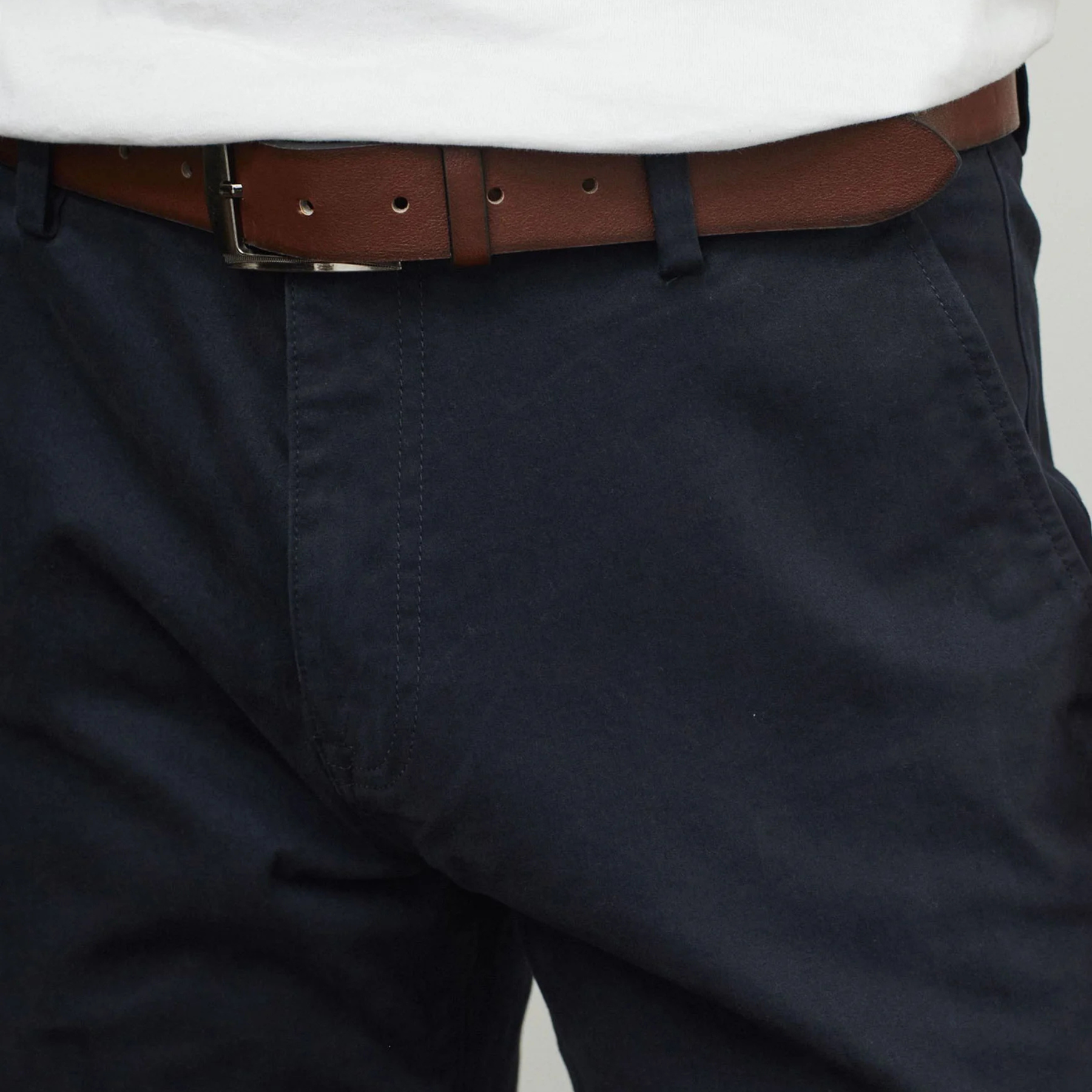 Kit 2 Calças Chino Regular Fit Perna Reta + Cinto Grátis - SOMENTE HOJE 🔥